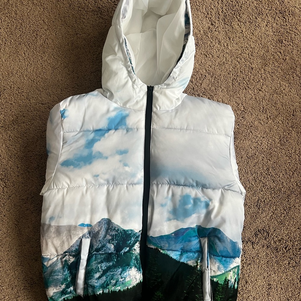Forever 21 White Mountain Graphic Puffer Jacket